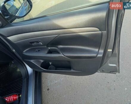 Серый Мицубиси Аутлендер, объемом двигателя 2.27 л и пробегом 240 тыс. км за 12150 $, фото 17 на Automoto.ua