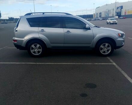 Серый Мицубиси Аутлендер, объемом двигателя 2 л и пробегом 203 тыс. км за 12000 $, фото 2 на Automoto.ua
