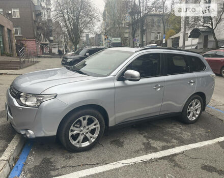 Сірий Міцубісі Аутлендер, об'ємом двигуна 2.4 л та пробігом 135 тис. км за 13500 $, фото 3 на Automoto.ua