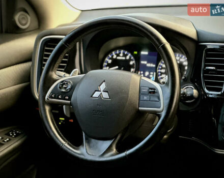 Сірий Міцубісі Аутлендер, об'ємом двигуна 2.36 л та пробігом 225 тис. км за 10500 $, фото 20 на Automoto.ua