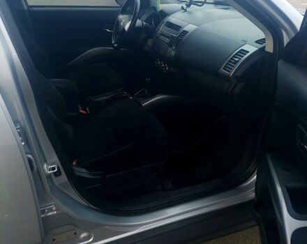 Серый Мицубиси Аутлендер, объемом двигателя 2 л и пробегом 203 тыс. км за 12000 $, фото 4 на Automoto.ua