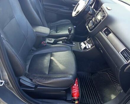 Серый Мицубиси Аутлендер, объемом двигателя 2.27 л и пробегом 240 тыс. км за 12150 $, фото 9 на Automoto.ua