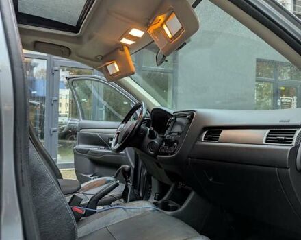 Серый Мицубиси Аутлендер, объемом двигателя 2.27 л и пробегом 232 тыс. км за 12500 $, фото 18 на Automoto.ua