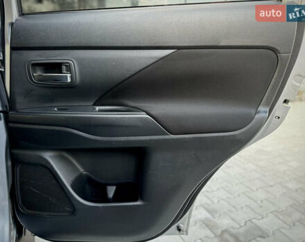 Сірий Міцубісі Аутлендер, об'ємом двигуна 2.36 л та пробігом 225 тис. км за 10500 $, фото 15 на Automoto.ua