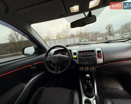 Сірий Міцубісі Аутлендер, об'ємом двигуна 2.27 л та пробігом 310 тис. км за 13000 $, фото 10 на Automoto.ua