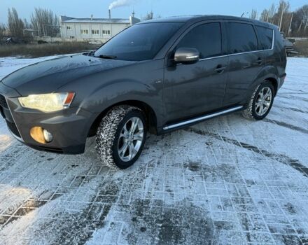 Серый Мицубиси Аутлендер, объемом двигателя 3 л и пробегом 220 тыс. км за 7700 $, фото 1 на Automoto.ua