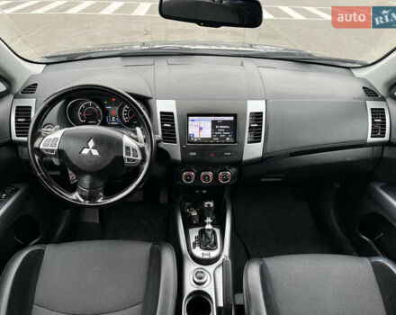 Серый Мицубиси Аутлендер, объемом двигателя 2.2 л и пробегом 206 тыс. км за 11999 $, фото 17 на Automoto.ua