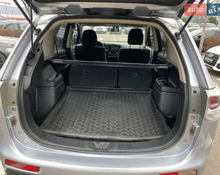 Сірий Міцубісі Аутлендер, об'ємом двигуна 2.4 л та пробігом 228 тис. км за 12000 $, фото 29 на Automoto.ua