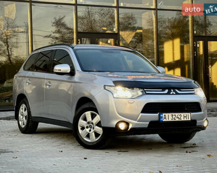 Сірий Міцубісі Аутлендер, об'ємом двигуна 2.36 л та пробігом 225 тис. км за 10500 $, фото 2 на Automoto.ua