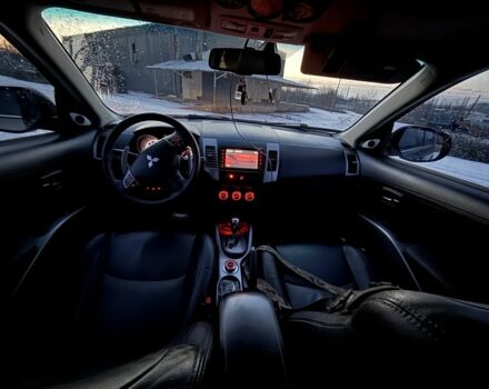 Серый Мицубиси Аутлендер, объемом двигателя 3 л и пробегом 220 тыс. км за 7700 $, фото 5 на Automoto.ua