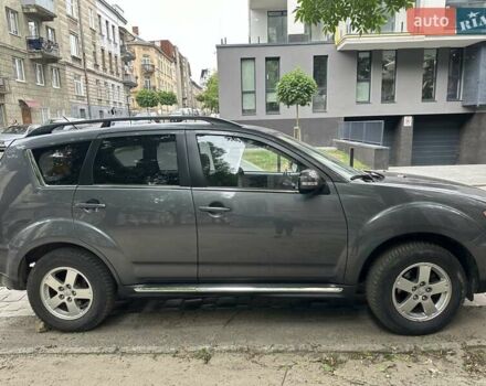 Серый Мицубиси Аутлендер, объемом двигателя 2.27 л и пробегом 207 тыс. км за 11000 $, фото 1 на Automoto.ua