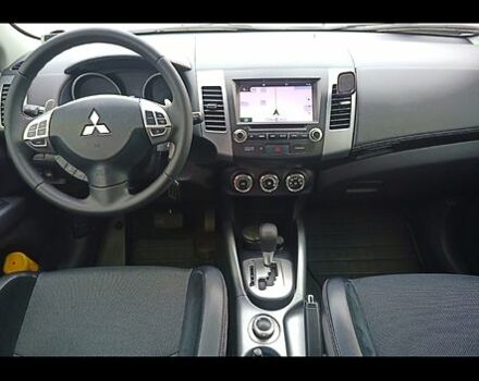 Серый Мицубиси Аутлендер, объемом двигателя 2.4 л и пробегом 145 тыс. км за 11000 $, фото 3 на Automoto.ua