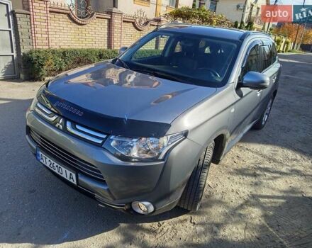 Серый Мицубиси Аутлендер, объемом двигателя 2.27 л и пробегом 240 тыс. км за 12150 $, фото 4 на Automoto.ua