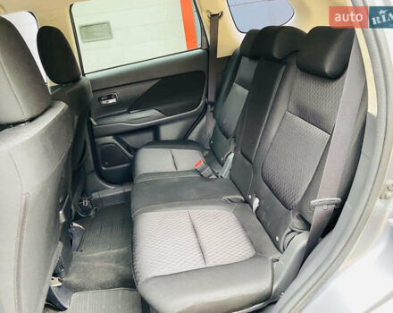 Сірий Міцубісі Аутлендер, об'ємом двигуна 2.36 л та пробігом 135 тис. км за 11500 $, фото 17 на Automoto.ua