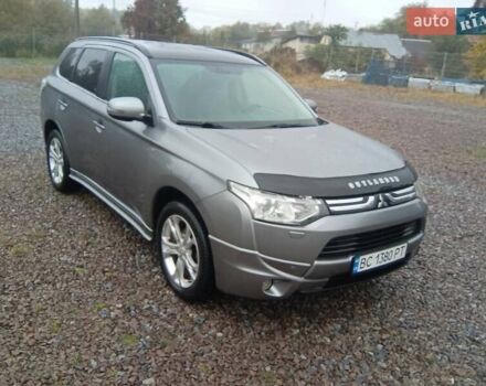 Серый Мицубиси Аутлендер, объемом двигателя 2.27 л и пробегом 232 тыс. км за 12500 $, фото 2 на Automoto.ua