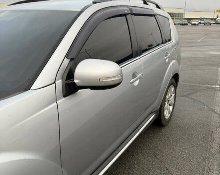 Сірий Міцубісі Аутлендер, об'ємом двигуна 2.27 л та пробігом 310 тис. км за 13000 $, фото 3 на Automoto.ua