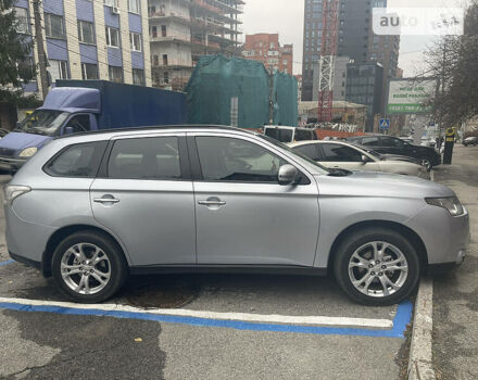 Сірий Міцубісі Аутлендер, об'ємом двигуна 2.4 л та пробігом 135 тис. км за 13500 $, фото 2 на Automoto.ua