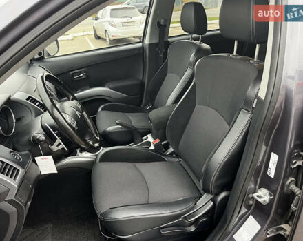 Серый Мицубиси Аутлендер, объемом двигателя 2.2 л и пробегом 206 тыс. км за 11999 $, фото 18 на Automoto.ua