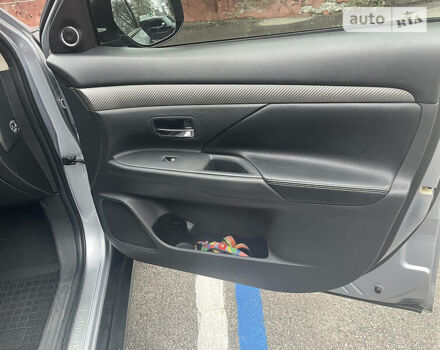 Сірий Міцубісі Аутлендер, об'ємом двигуна 2.4 л та пробігом 135 тис. км за 13500 $, фото 19 на Automoto.ua