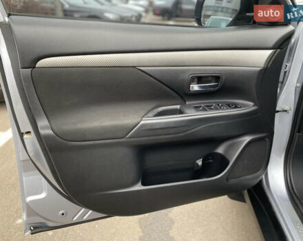 Сірий Міцубісі Аутлендер, об'ємом двигуна 2.4 л та пробігом 228 тис. км за 12000 $, фото 15 на Automoto.ua