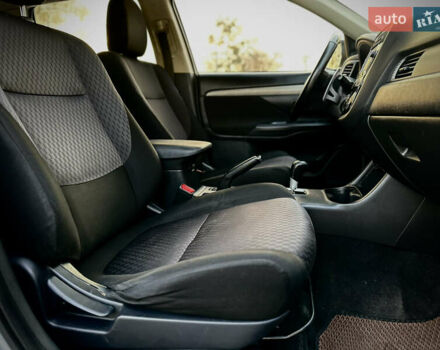 Сірий Міцубісі Аутлендер, об'ємом двигуна 2.36 л та пробігом 225 тис. км за 10500 $, фото 18 на Automoto.ua