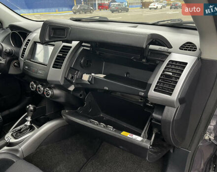 Серый Мицубиси Аутлендер, объемом двигателя 2.2 л и пробегом 206 тыс. км за 11999 $, фото 35 на Automoto.ua