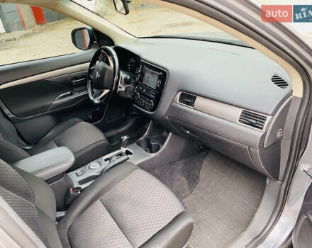 Сірий Міцубісі Аутлендер, об'ємом двигуна 2.36 л та пробігом 135 тис. км за 11500 $, фото 28 на Automoto.ua