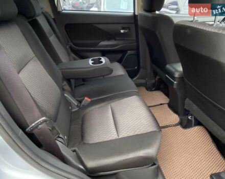 Сірий Міцубісі Аутлендер, об'ємом двигуна 2.4 л та пробігом 228 тис. км за 12000 $, фото 25 на Automoto.ua