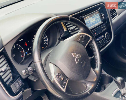 Серый Мицубиси Аутлендер, объемом двигателя 2.36 л и пробегом 131 тыс. км за 11800 $, фото 4 на Automoto.ua