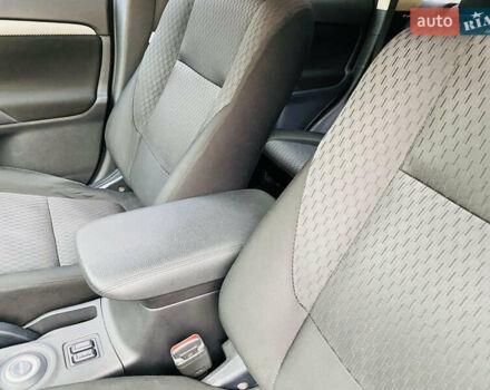 Сірий Міцубісі Аутлендер, об'ємом двигуна 2.36 л та пробігом 135 тис. км за 11500 $, фото 25 на Automoto.ua