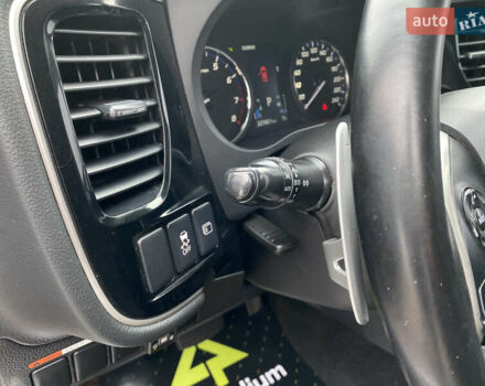 Сірий Міцубісі Аутлендер, об'ємом двигуна 2.4 л та пробігом 228 тис. км за 12000 $, фото 17 на Automoto.ua