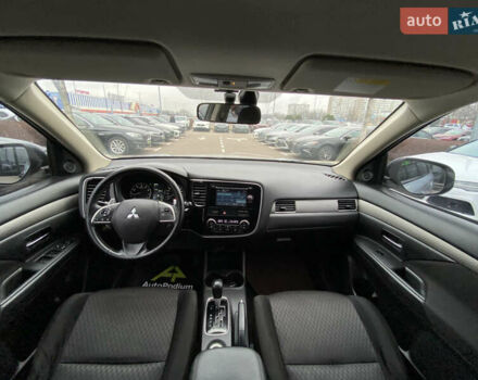 Сірий Міцубісі Аутлендер, об'ємом двигуна 2.4 л та пробігом 228 тис. км за 12000 $, фото 19 на Automoto.ua