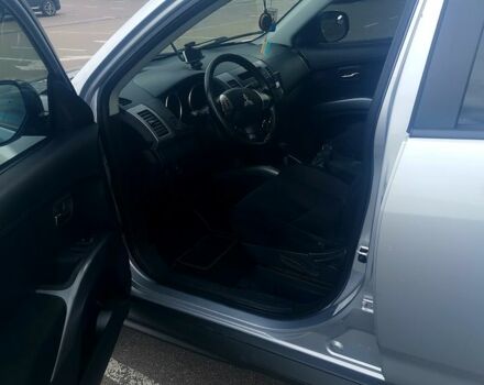 Серый Мицубиси Аутлендер, объемом двигателя 2 л и пробегом 203 тыс. км за 12000 $, фото 6 на Automoto.ua