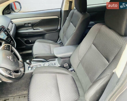 Серый Мицубиси Аутлендер, объемом двигателя 2.36 л и пробегом 131 тыс. км за 11800 $, фото 6 на Automoto.ua