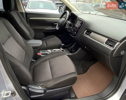 Сірий Міцубісі Аутлендер, об'ємом двигуна 2.4 л та пробігом 228 тис. км за 12000 $, фото 22 на Automoto.ua