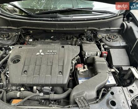 Серый Мицубиси Аутлендер, объемом двигателя 2.27 л и пробегом 207 тыс. км за 11000 $, фото 4 на Automoto.ua