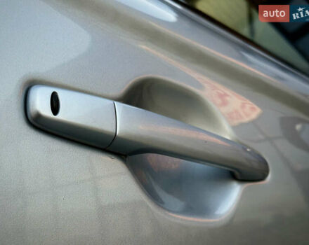 Сірий Міцубісі Аутлендер, об'ємом двигуна 2.36 л та пробігом 225 тис. км за 10500 $, фото 10 на Automoto.ua