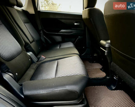 Сірий Міцубісі Аутлендер, об'ємом двигуна 2.36 л та пробігом 225 тис. км за 10500 $, фото 16 на Automoto.ua