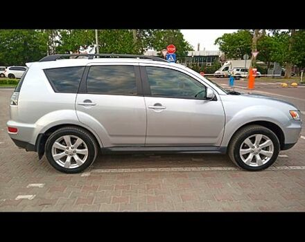 Серый Мицубиси Аутлендер, объемом двигателя 2.4 л и пробегом 145 тыс. км за 11000 $, фото 4 на Automoto.ua
