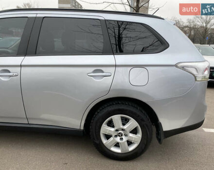 Сірий Міцубісі Аутлендер, об'ємом двигуна 2.4 л та пробігом 228 тис. км за 12000 $, фото 10 на Automoto.ua