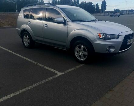 Серый Мицубиси Аутлендер, объемом двигателя 2 л и пробегом 203 тыс. км за 12000 $, фото 3 на Automoto.ua