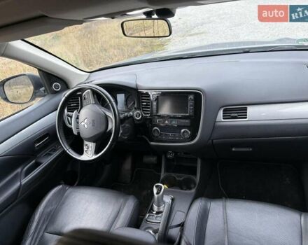 Серый Мицубиси Аутлендер, объемом двигателя 2 л и пробегом 280 тыс. км за 14500 $, фото 1 на Automoto.ua