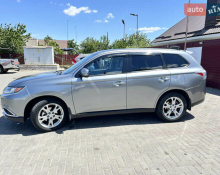 Серый Мицубиси Аутлендер, объемом двигателя 2.5 л и пробегом 205 тыс. км за 12400 $, фото 1 на Automoto.ua