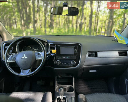 Сірий Міцубісі Аутлендер, об'ємом двигуна 2.36 л та пробігом 162 тис. км за 10500 $, фото 3 на Automoto.ua