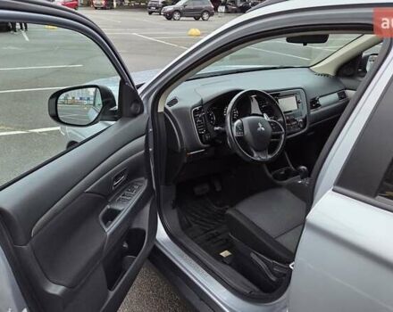 Серый Мицубиси Аутлендер, объемом двигателя 2.36 л и пробегом 54 тыс. км за 15400 $, фото 12 на Automoto.ua