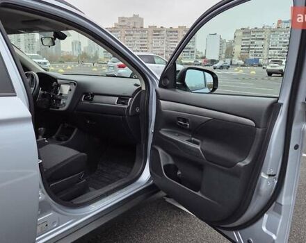 Серый Мицубиси Аутлендер, объемом двигателя 2.36 л и пробегом 54 тыс. км за 15400 $, фото 11 на Automoto.ua