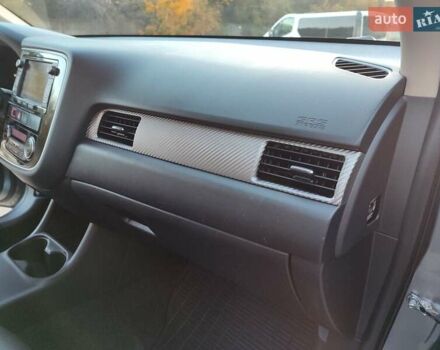 Серый Мицубиси Аутлендер, объемом двигателя 2.3 л и пробегом 250 тыс. км за 13999 $, фото 76 на Automoto.ua