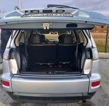 Серый Мицубиси Аутлендер, объемом двигателя 2.4 л и пробегом 133 тыс. км за 12000 $, фото 4 на Automoto.ua