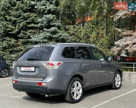 Серый Мицубиси Аутлендер, объемом двигателя 2.4 л и пробегом 157 тыс. км за 12700 $, фото 2 на Automoto.ua