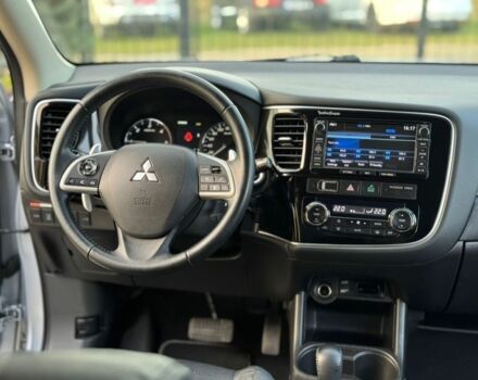 Сірий Міцубісі Аутлендер, об'ємом двигуна 2.3 л та пробігом 190 тис. км за 13800 $, фото 7 на Automoto.ua